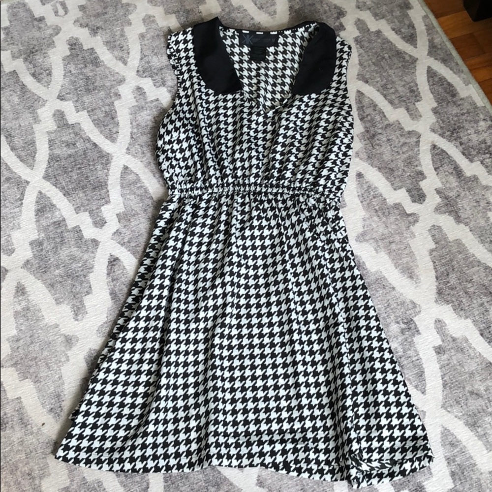 houndstooth Kardashian kollection dress
